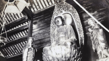 【jpg清晰版】莲花座上的佛陀寺庙雕塑.jpg
