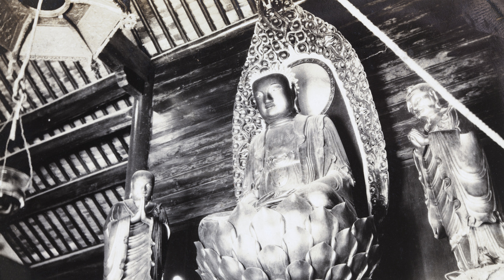 【JPG清晰版】莲花座上的佛陀寺庙雕塑