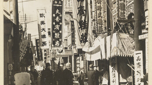 【jpg清晰版】街景展示鞋店（中）的招牌.jpg