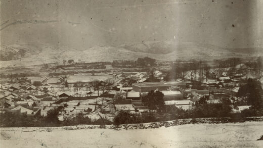 【jpg清晰版】被寂静轻抚的雪色城景.jpg