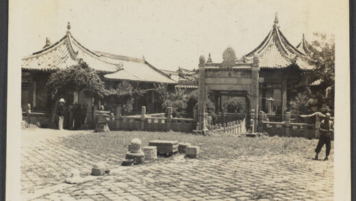 【jpg清晰版】西安.东大寺.庭院.拱门上方的精神象征.jpg