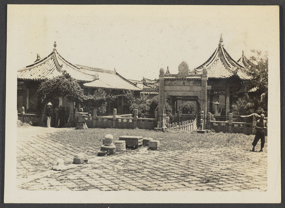【JPG清晰版】西安.东大寺.庭院.拱门上方的精神象征.