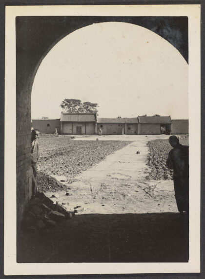【jpg清晰版】西安（古代景教教堂建筑群）自大门内.jpg