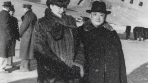 【jpg清晰版】西摩夫人与北平北京市长同乘皇家空军达科塔机.jpg