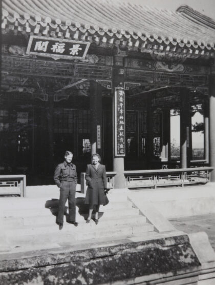【jpg清晰版】贝斯特下士与不明身份女子北京.jpg