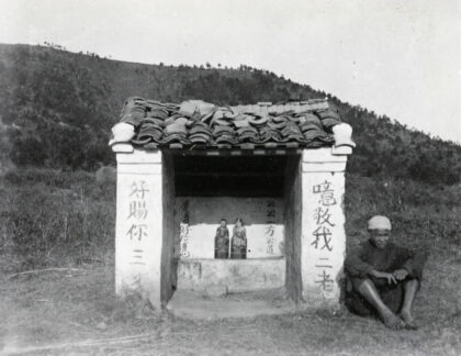 【jpg清晰版】路边神龛（土地庙）——土地公及其妻子土地婆.jpg
