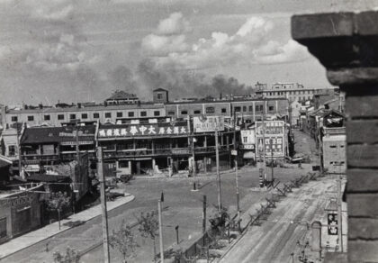 【jpg清晰版】边界路与北河南路远处烟雾升腾上海1937年.jpg