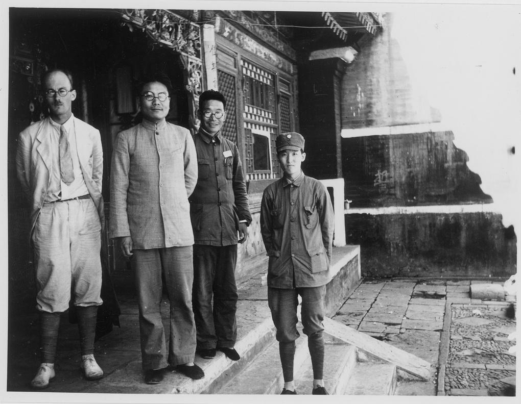 【JPG清晰版】迈克尔·林赛（林迈可）与晋察冀政府主席宋劭文及其两名工作人员