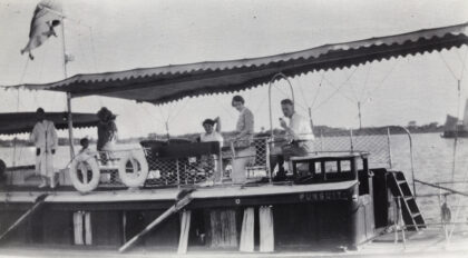【jpg清晰版】追寻号屋船上的船员与乘客.jpg
