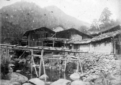【jpg清晰版】通往建宁途中的中国客栈.jpg