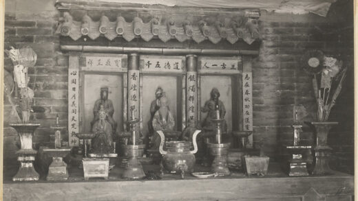 【jpg清晰版】门头沟区附近砖瓦厂的祭坛展示神像和铭文.jpg