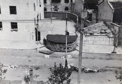 【jpg清晰版】闸北界路上海北站管理局大楼沙袋防御工事1937年.jpg