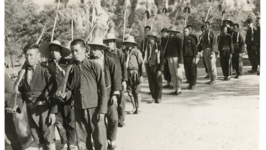 【jpg清晰版】陕南村民自卫队（民兵）配备枪支、长矛和手榴弹1939年.jpg