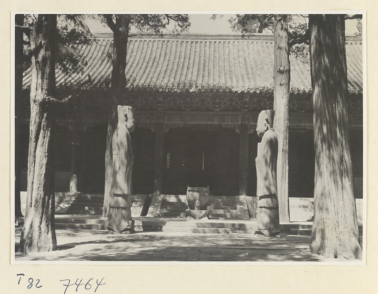 【JPG清晰版】香殿立面细部展示入口及武士钟（左）与文官王（右）的石像