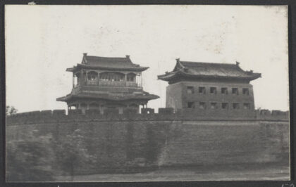 【jpg清晰版】马可·波罗所称的东胜州——绥远东部归绥的雄伟城门.jpg