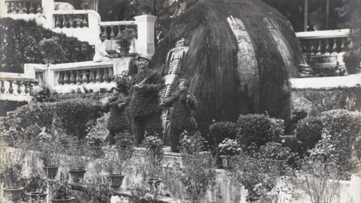 【jpg清晰版】马来西亚槟城乔治市亚依淡极乐寺的植物雕塑守卫.jpg