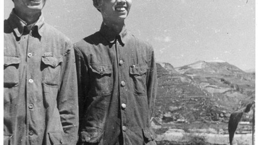 【jpg清晰版】黄华和陈安康延安1944年.jpg