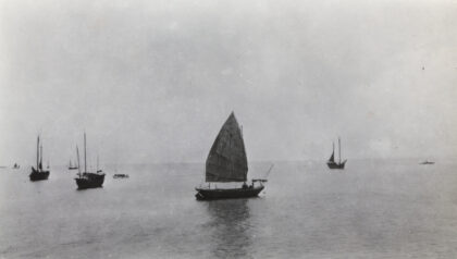 【jpg清晰版】黄浦江上的船只上海.jpg