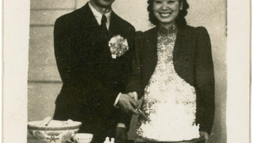 【jpg清晰版】齐恩浩和妻子准备切婚礼蛋糕.jpg