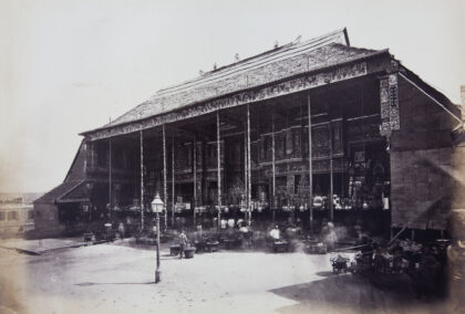 【jpg清晰版】1868年中国展览会上的香港街头小吃摊贩.jpg