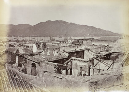 【jpg清晰版】1874年台风中损毁的澳门圣保禄教堂附近房屋.jpg