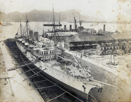 【jpg清晰版】1890年的印度皇后号轮船停泊在香港黄埔船坞公司1号船坞香港.jpg