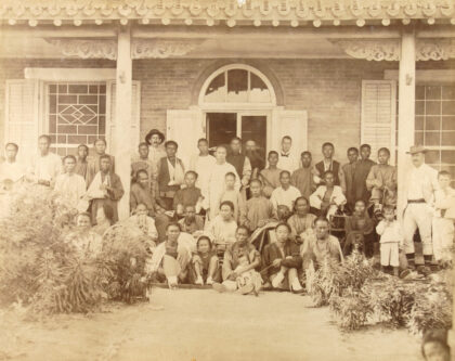 【jpg清晰版】1895年牛庄为中国伤员举办的茶会.jpg