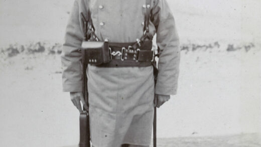 【jpg清晰版】1900年夏季中国第一团士兵操练着装.jpg