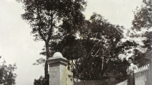 【jpg清晰版】1900年芝罘山坡宅邸入口.jpg