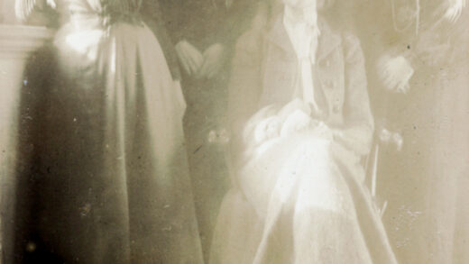【jpg清晰版】1902年的上海欧洲女性.jpg
