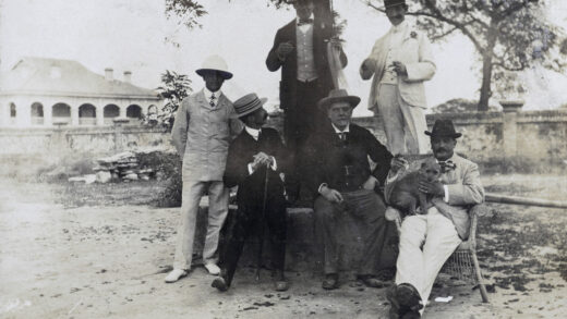 【jpg清晰版】1904年北京俱乐部的海关人员.jpg