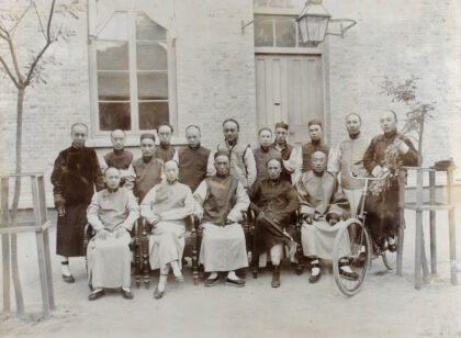 【jpg清晰版】1905年天津海关的中国职员.jpg