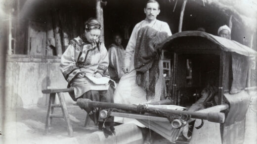 【jpg清晰版】1907年埃利奥特博士与夫人于路边客栈.jpg