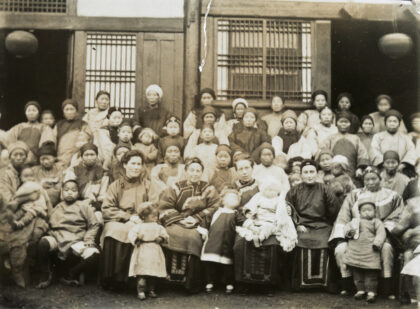 【jpg清晰版】1908年保宁医院外.jpg
