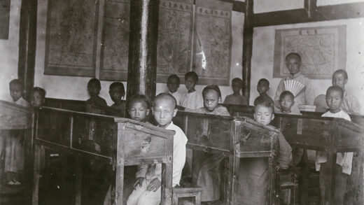 【jpg清晰版】1908年左右大先生（mrlarge）学校——保宁学校的低年级学生.jpg