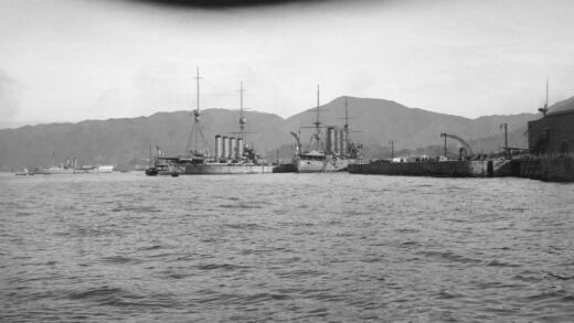 【jpg清晰版】1911 1912年香港港口的军舰.jpg