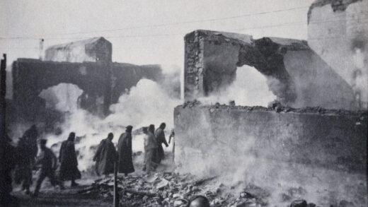 【jpg清晰版】1912年2月29日兵变后的北京废墟上余烬未熄.jpg