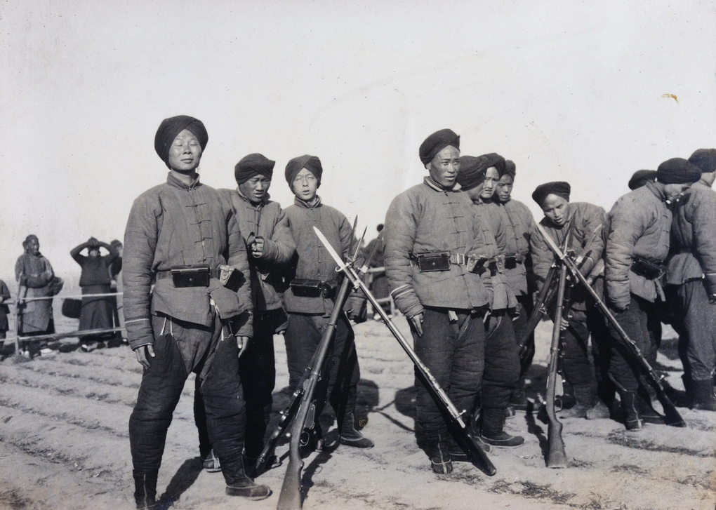 【JPG清晰版】年北京兵变中恢复秩序的包头巾士兵