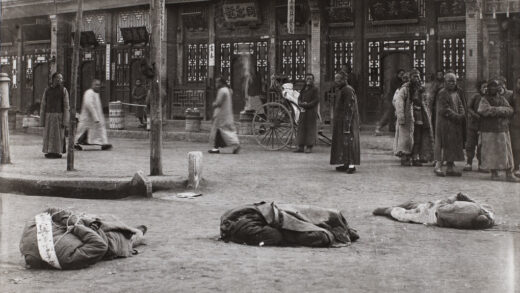 【jpg清晰版】1912年北京兵变中被处决的劫掠者尸体.jpg