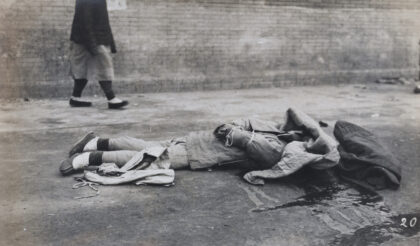 【jpg清晰版】1912年北京兵变中被处决的劫掠者尸体.jpg