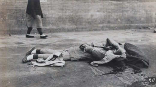 【jpg清晰版】1912年北京兵变中被处决的劫掠者尸体.jpg