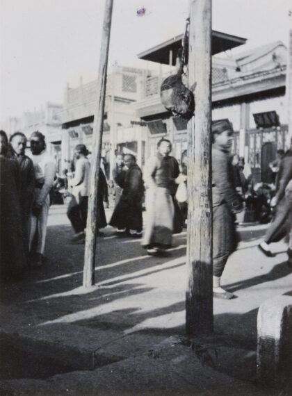 【jpg清晰版】1912年北京兵变中被斩首的劫掠者头颅示众.jpg