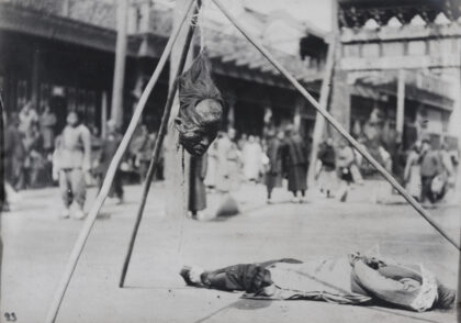 【jpg清晰版】1912年北京兵变中被斩首的暴乱者头颅曝光.jpg