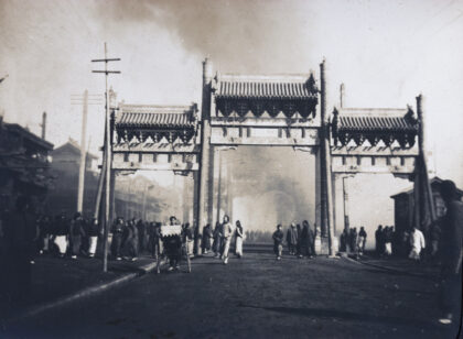 【jpg清晰版】1912年北京兵变后的硝烟与拱门.jpg