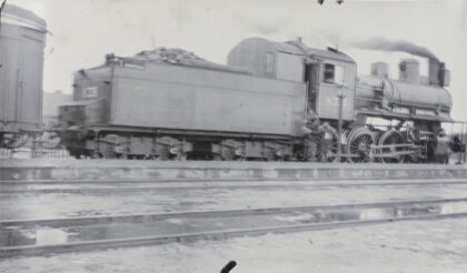 【jpg清晰版】1913年西伯利亚大铁路上的一辆机车.jpg
