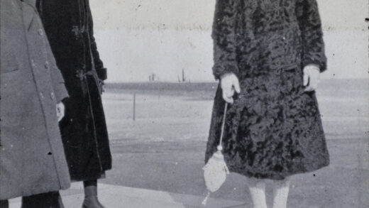 【jpg清晰版】1920年2月汤姆·哈钦森与两名身份不明的年轻女子在吴淞.jpg