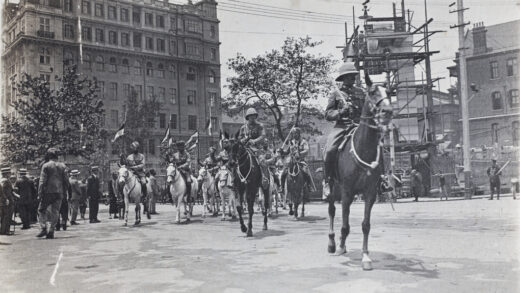 【jpg清晰版】1920年上海帝国日阅兵中的英国军官与孟加拉枪骑兵骑兵队.jpg