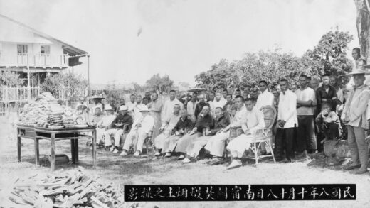 【jpg清晰版】1920年在南宁焚烧鸦片.jpg