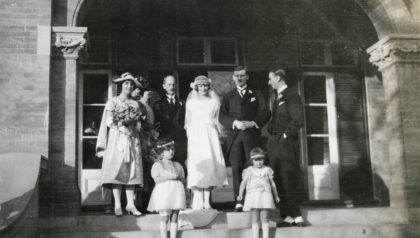 【jpg清晰版】1921年北京英国公使馆婚礼人群.jpg