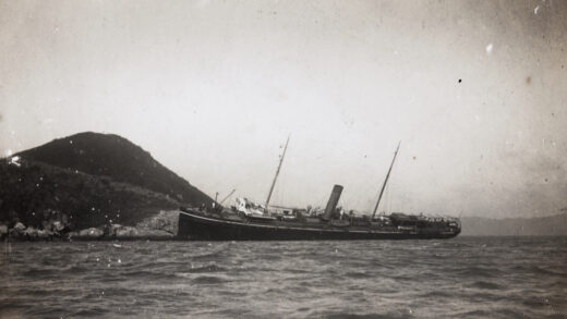 【jpg清晰版】1923年s.s.suntak号被台风驱至香港青洲岛.jpg